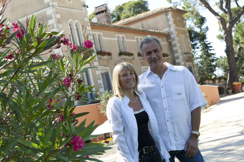 Gérants du Mas de l'Espérance, Chambres d'Hôtes dans le Gard en Camargue